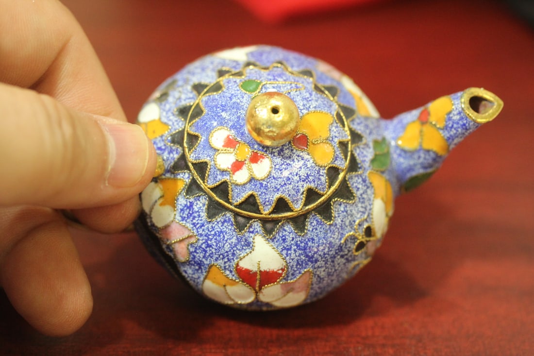 A Vintage Chinese Small Cloisonne Teapot - 5