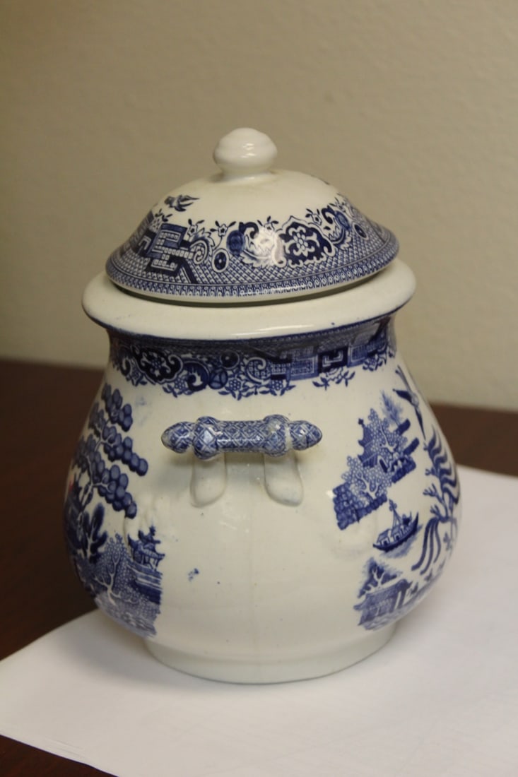 A Staffordshire Blue Willow Jar - 2