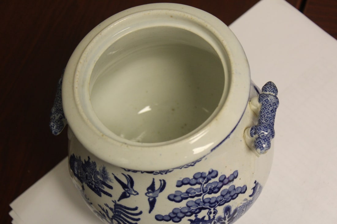 A Staffordshire Blue Willow Jar - 5
