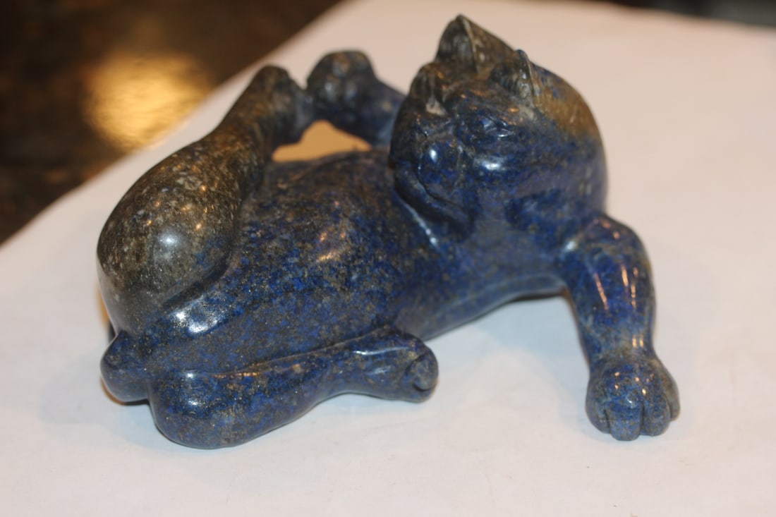Lapis Lazuli Gemstone Cat: 665 grams - 5 inches across - solid - heavy