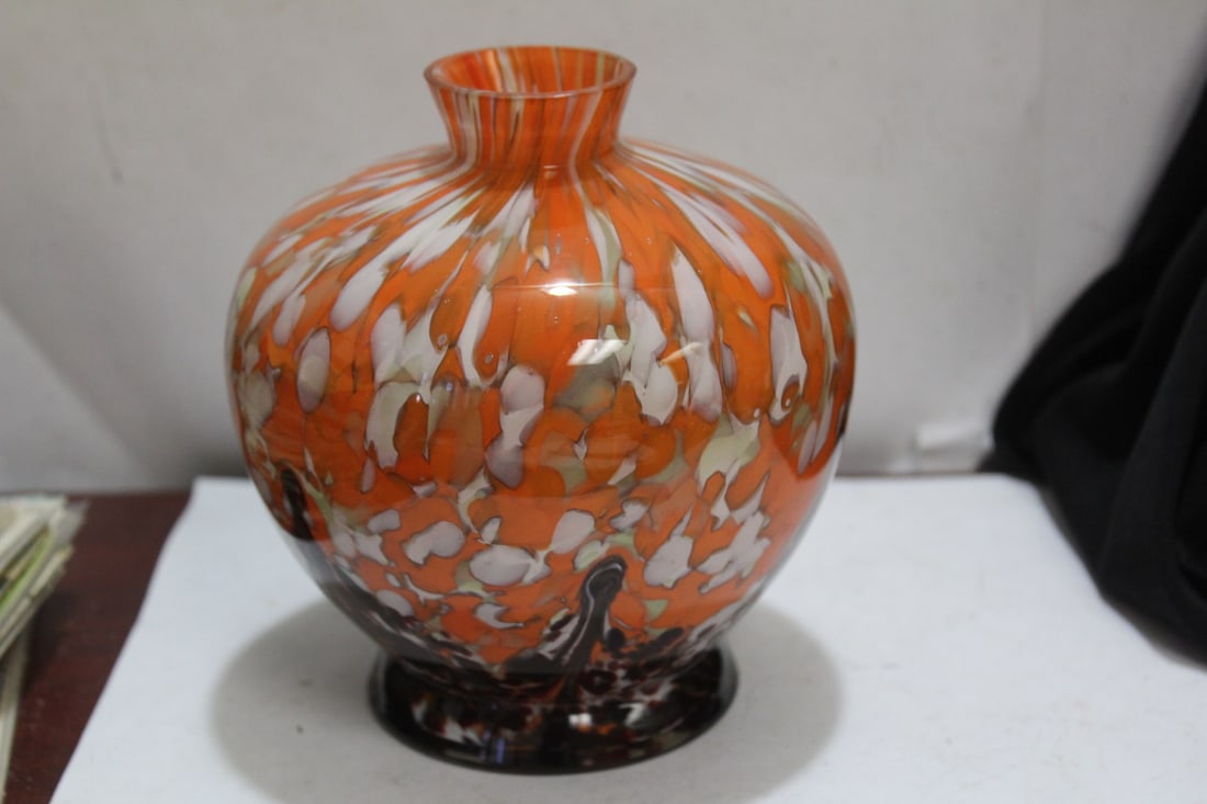 A Czechoslovakian Artglass Vase: realy beautifully done - wave looks like a back of a girl - 6" tall