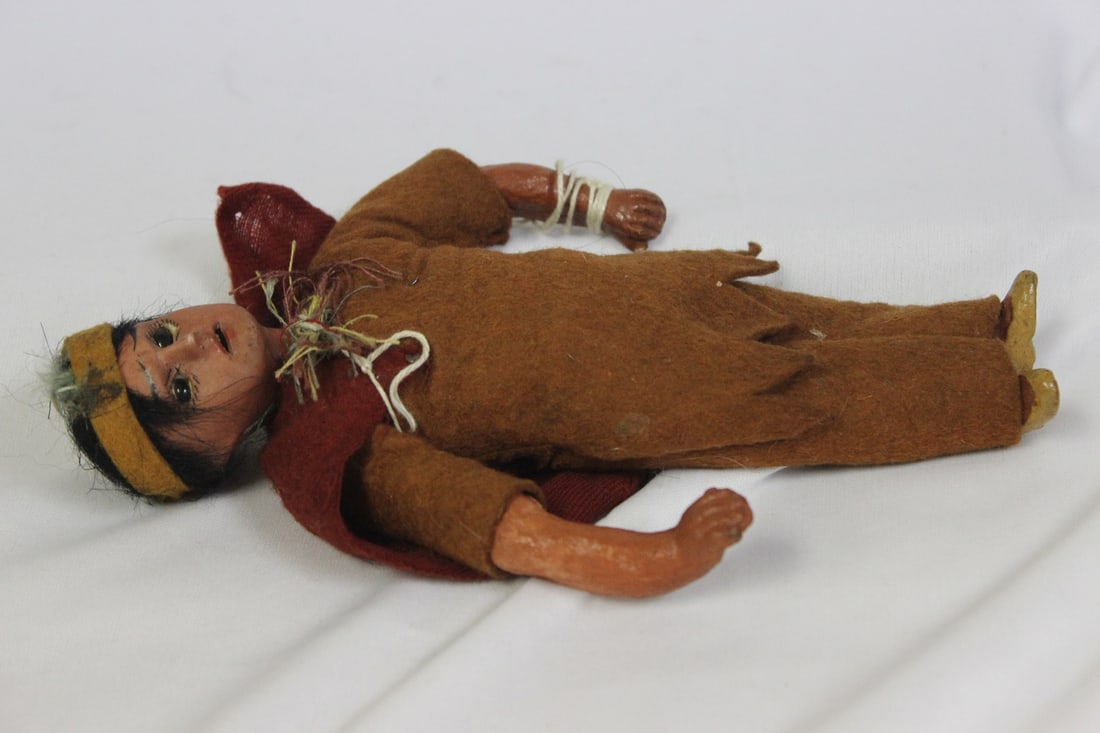 A Vintage Native American Jointed Doll - 5
