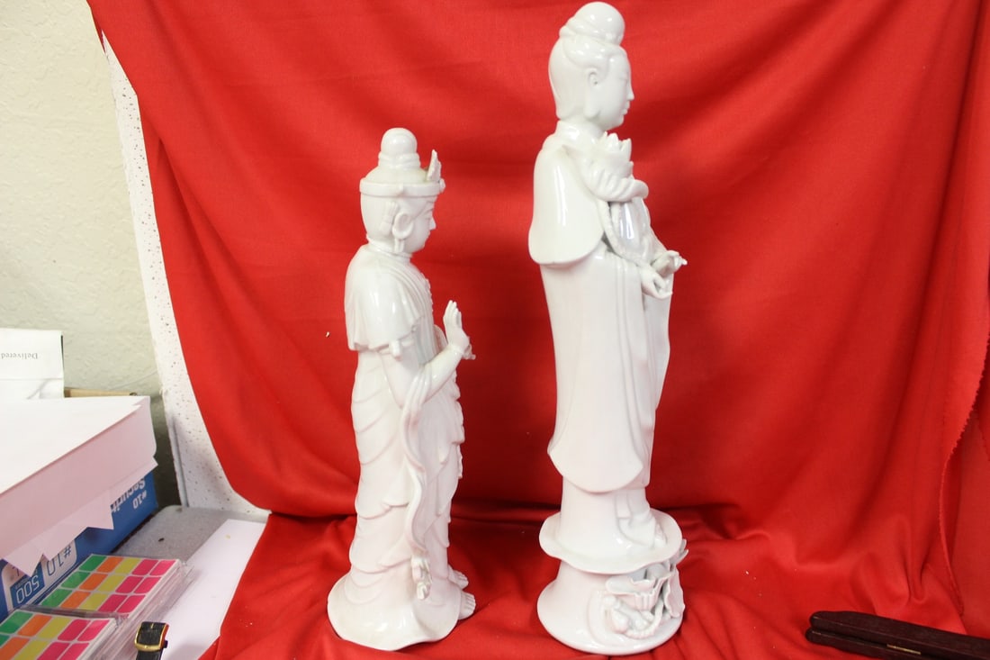 Lot of Two Chinese Blanc de Chine Figurines - 2
