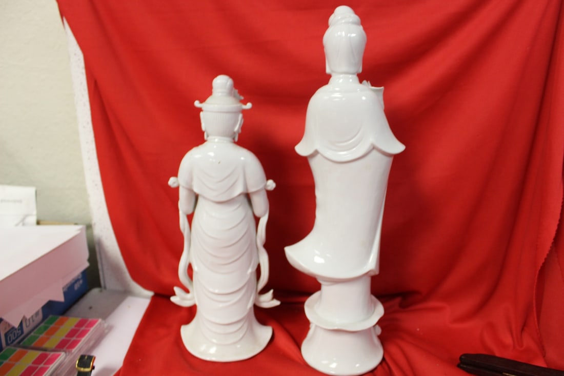 Lot of Two Chinese Blanc de Chine Figurines - 3