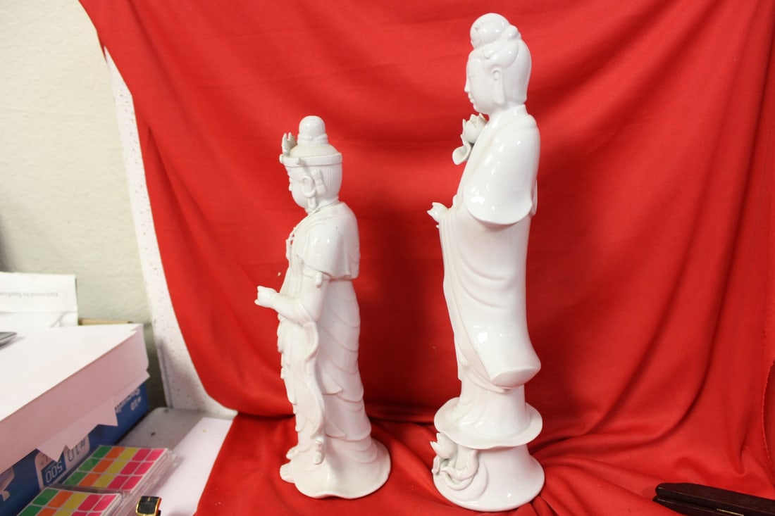 Lot of Two Chinese Blanc de Chine Figurines - 4