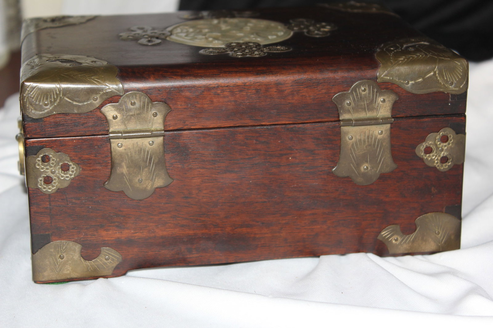 A Vintage Chinese Rosewood and Jade Box - 7