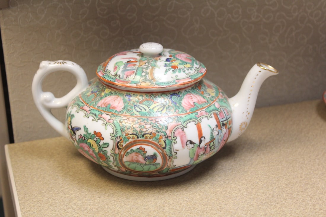 Rose Medallion Teapot: early 20th century - 8 3/4" across