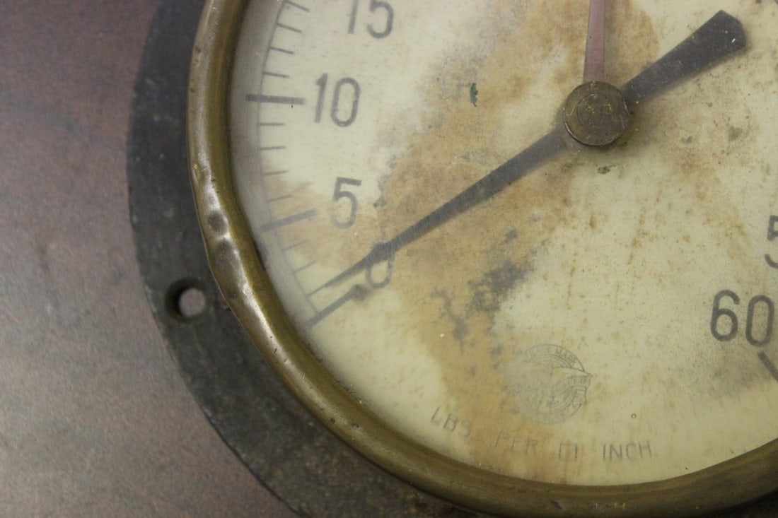 An Antique/Vintage Gauge - 2