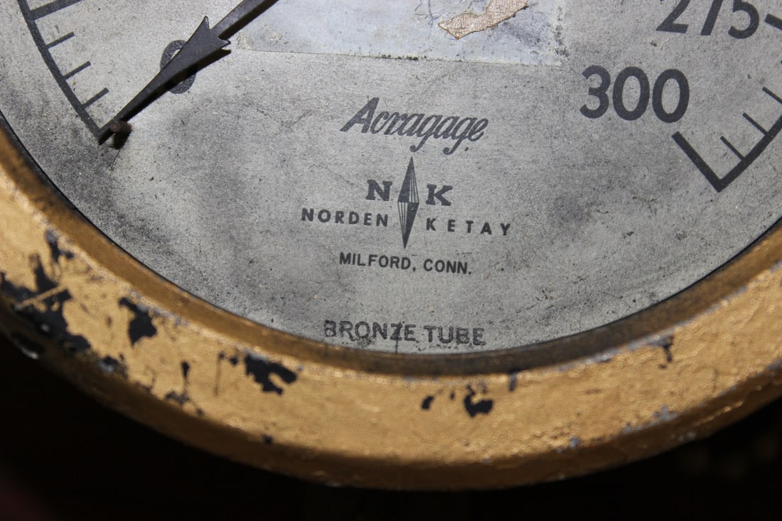 An Antique Pressure Gauge - 2