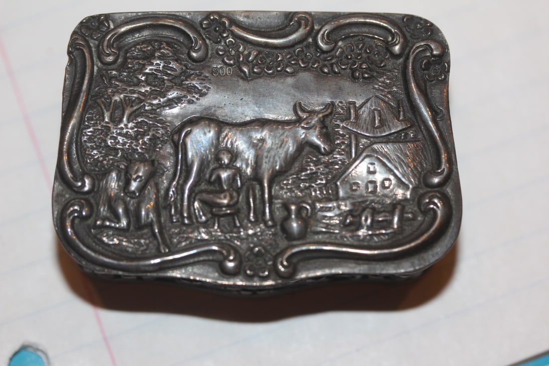 Repousse 800 Silver Trinket Box: Dutch - cow motief - 2 1/4" across