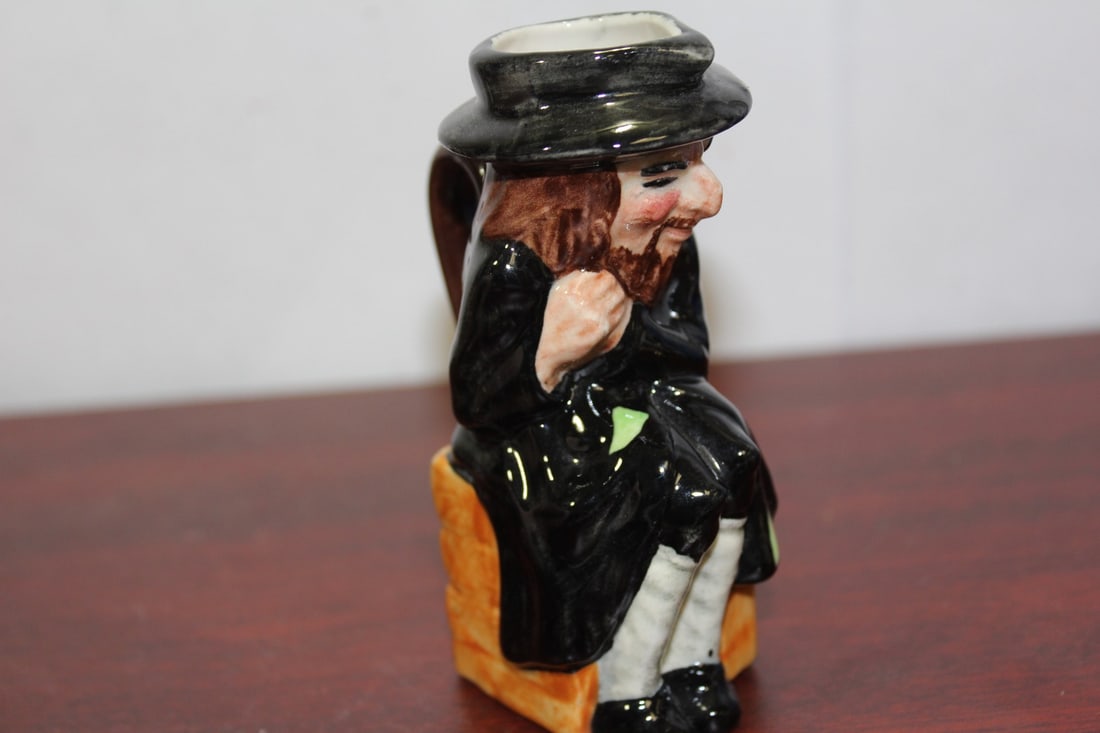 An Artone Small Porcelain Mug - 3