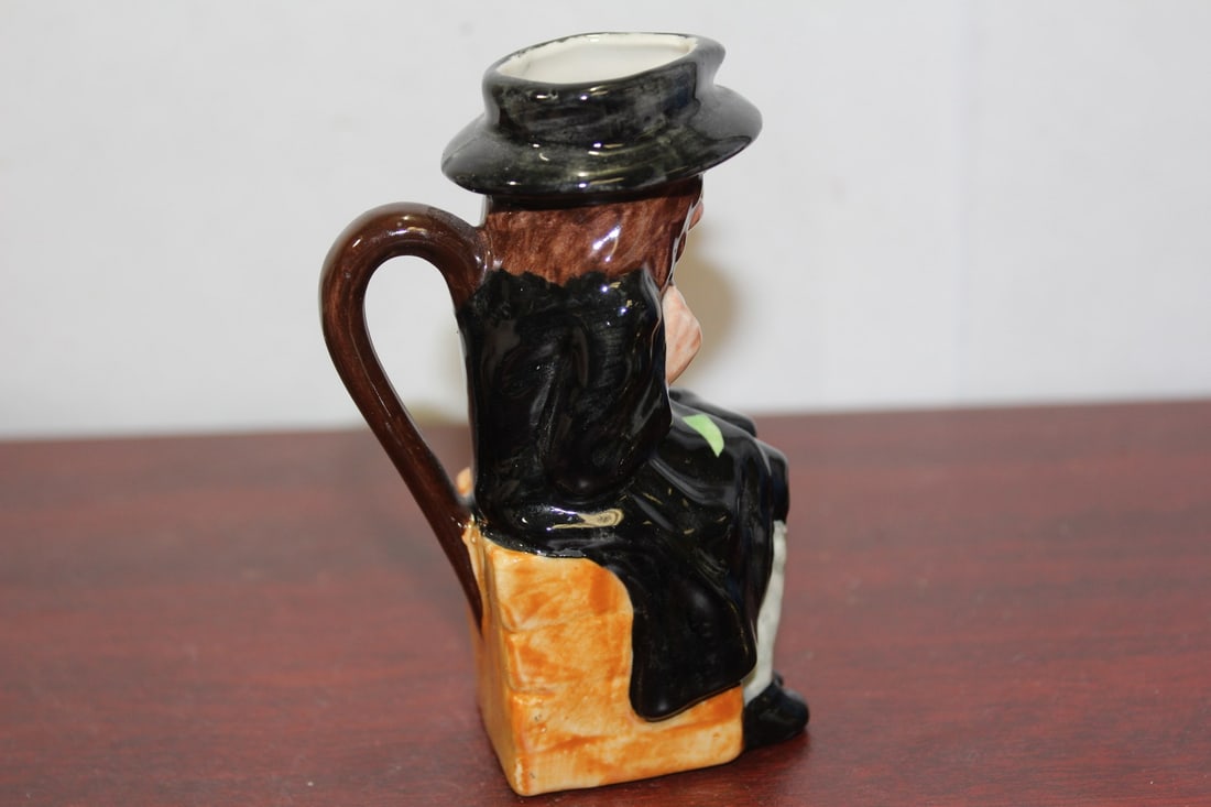 An Artone Small Porcelain Mug - 4