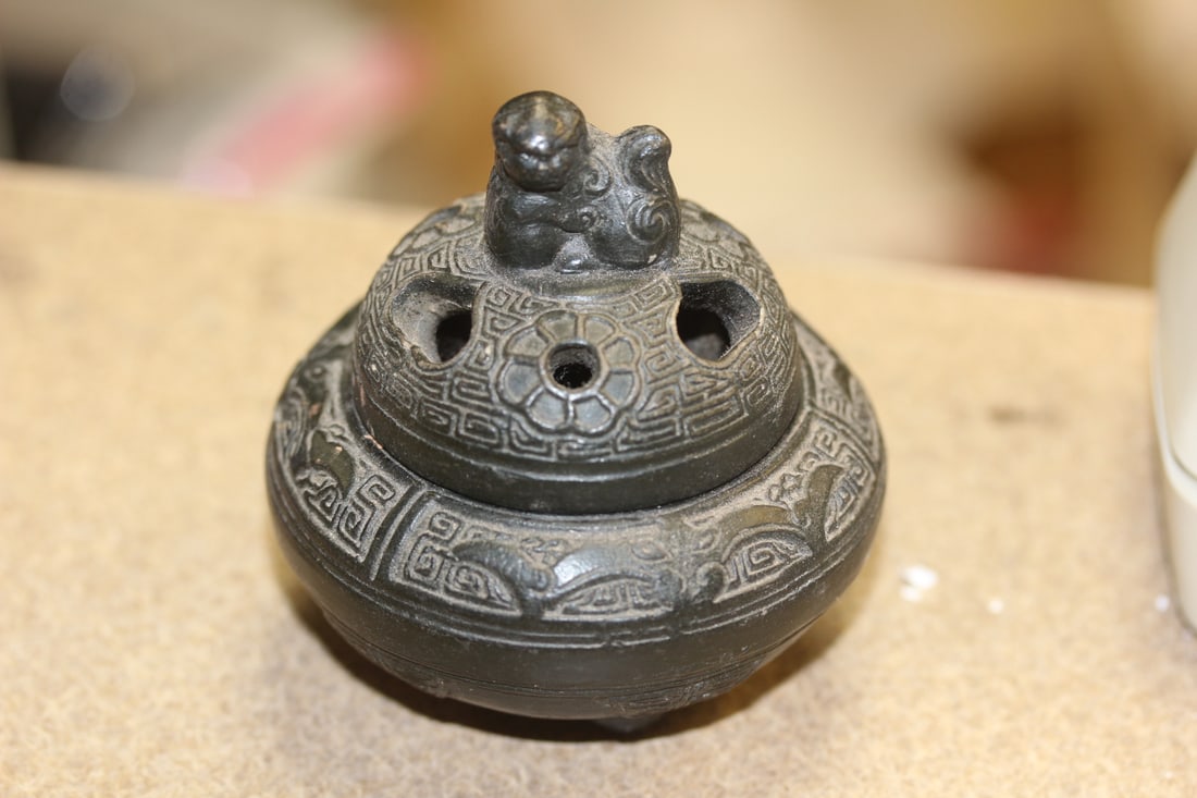 Chinese Ceramic Small Urn: nicely detailed - 2 3/4" wide