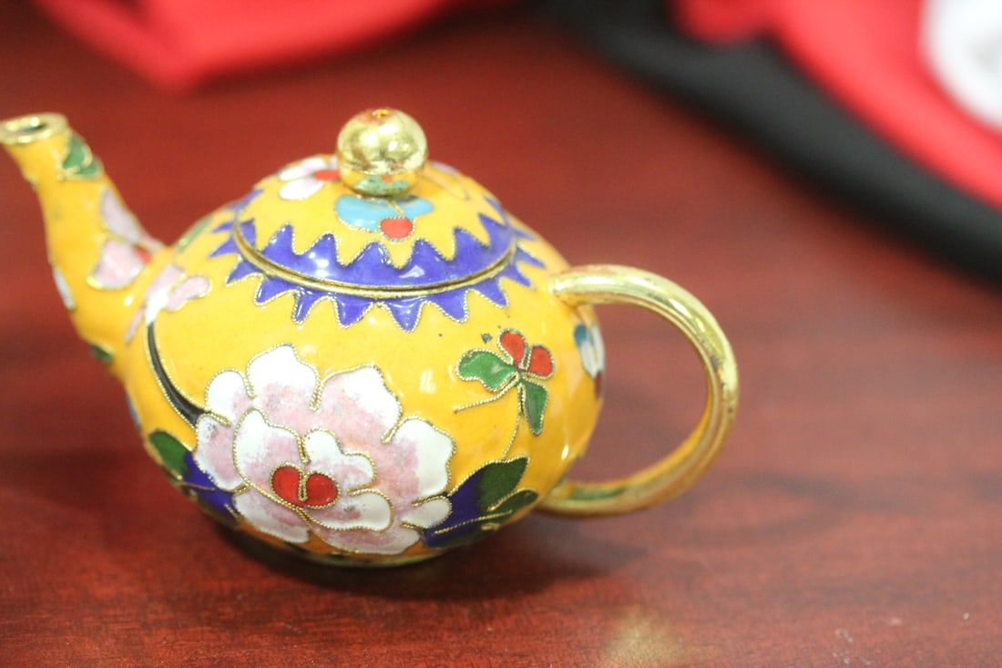 A Vintage Chinese Small Cloisonne Teapot - 4