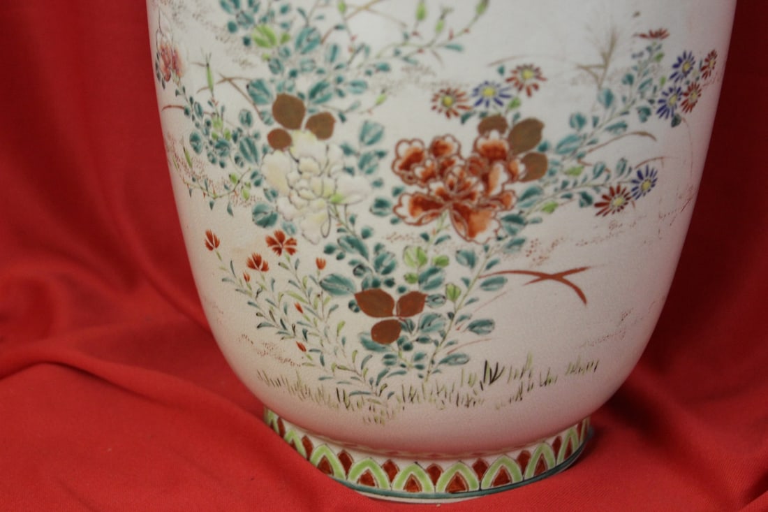 An Antique Satsuma Vase - 2