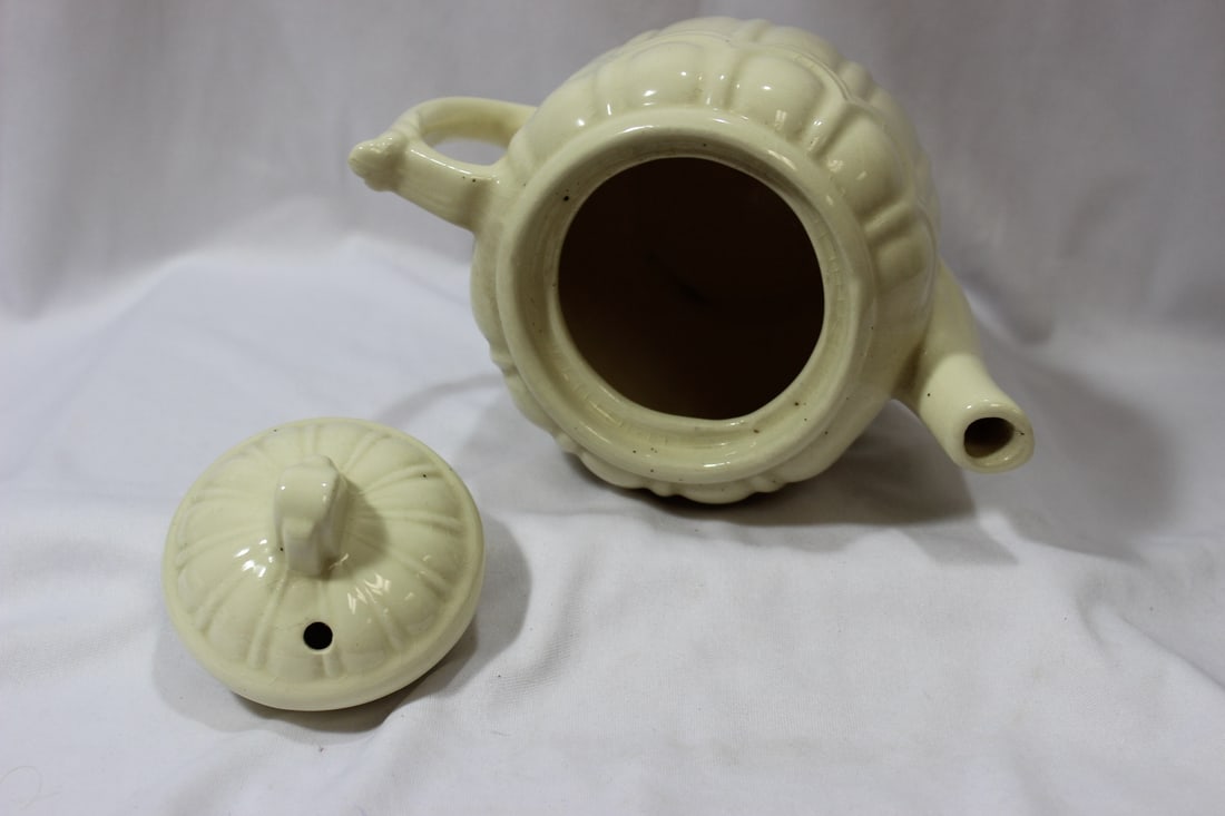 A Vintage Shawnee Teapot - 3