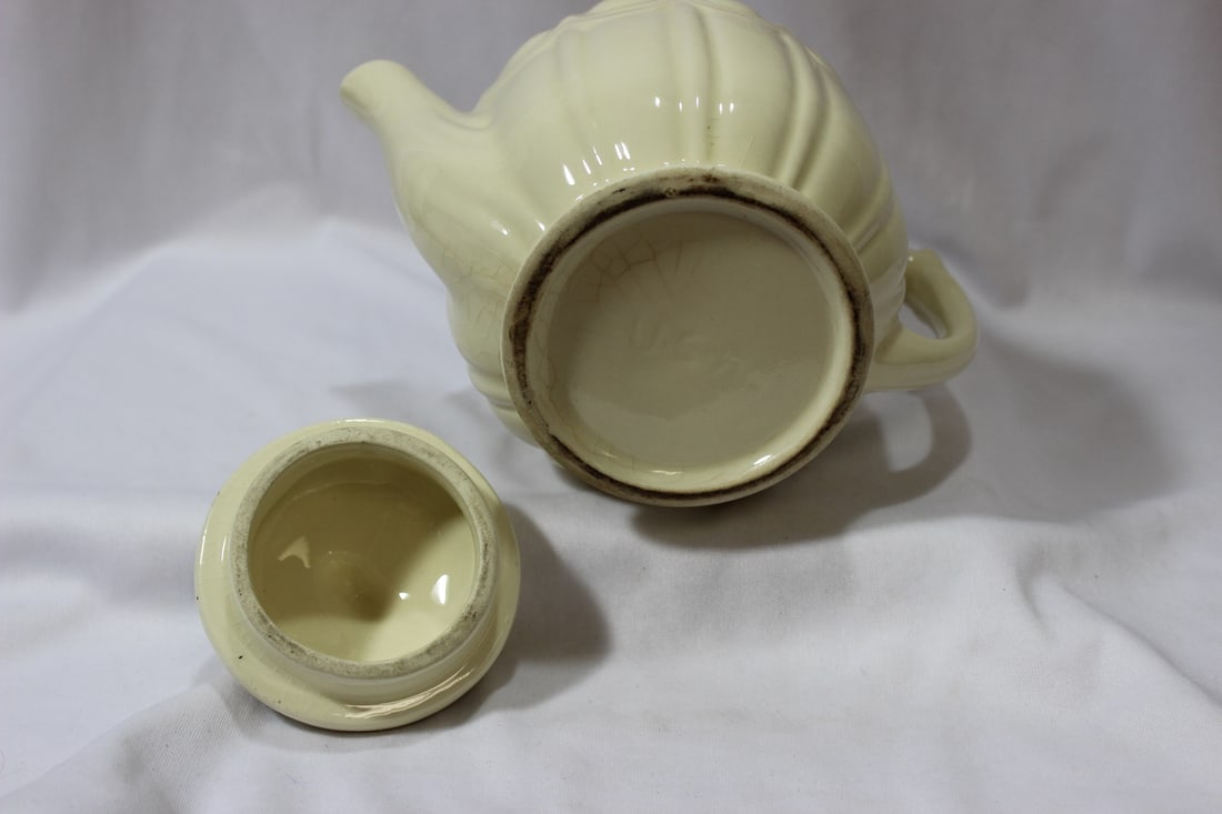 A Vintage Shawnee Teapot - 4