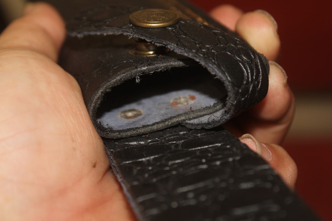 Knife with a Leather Sheath - 5