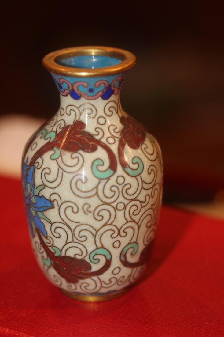 Small Chinese Cloisonne Vase - 2