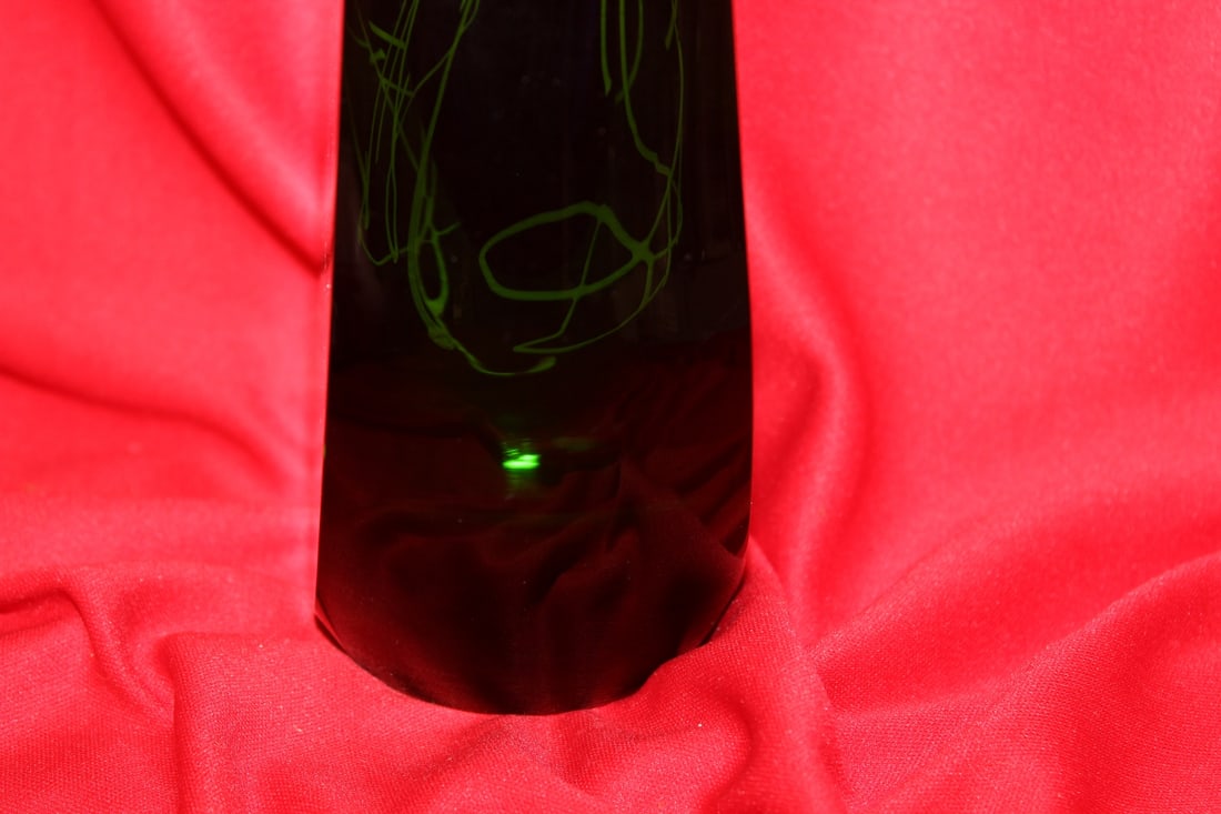 A Baranek Family Art Glass Vase - 10