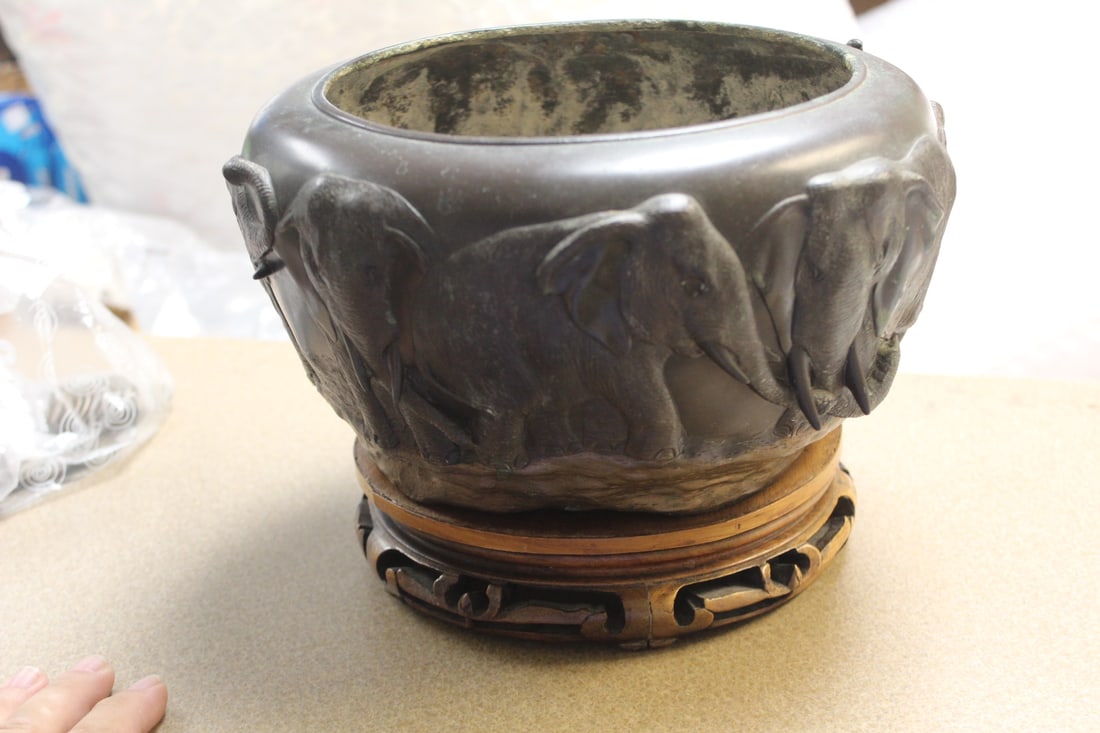 Antique Chinese/Japanese Bronze Pot - 4