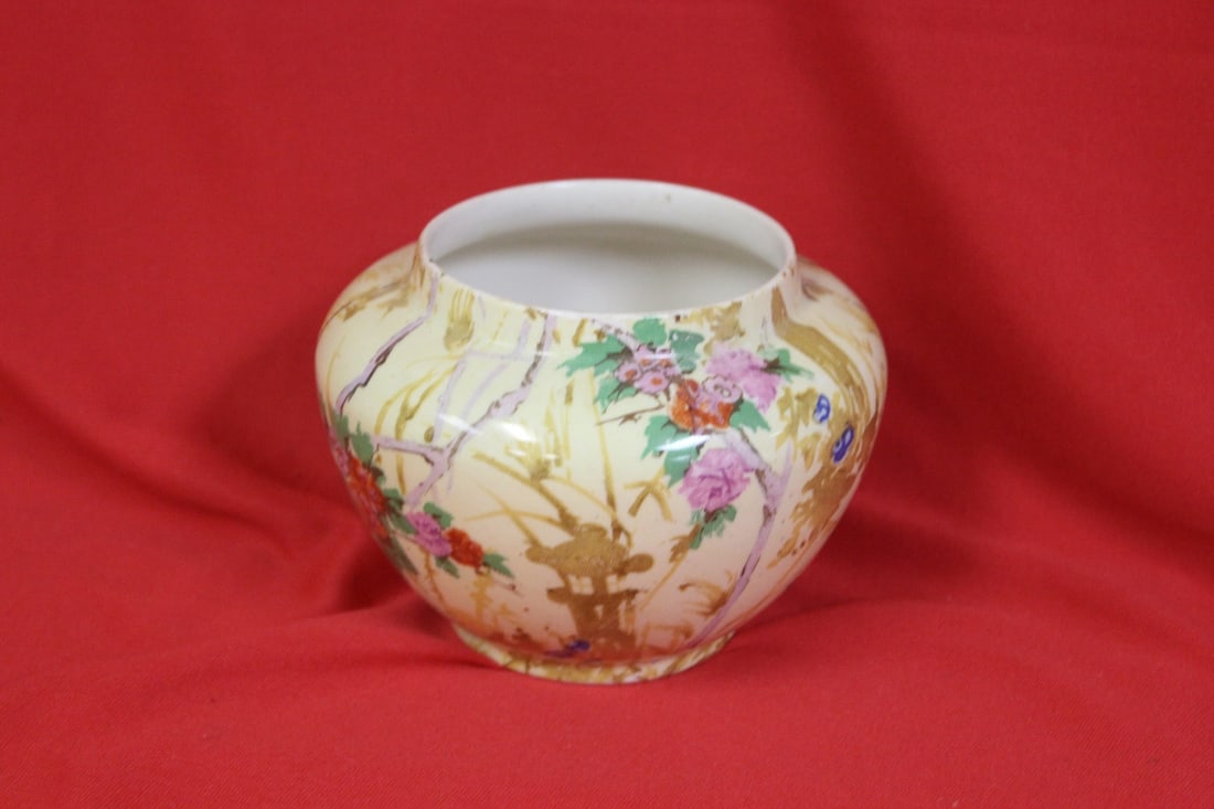 A Chintz Small Container: 3 3/8" tall