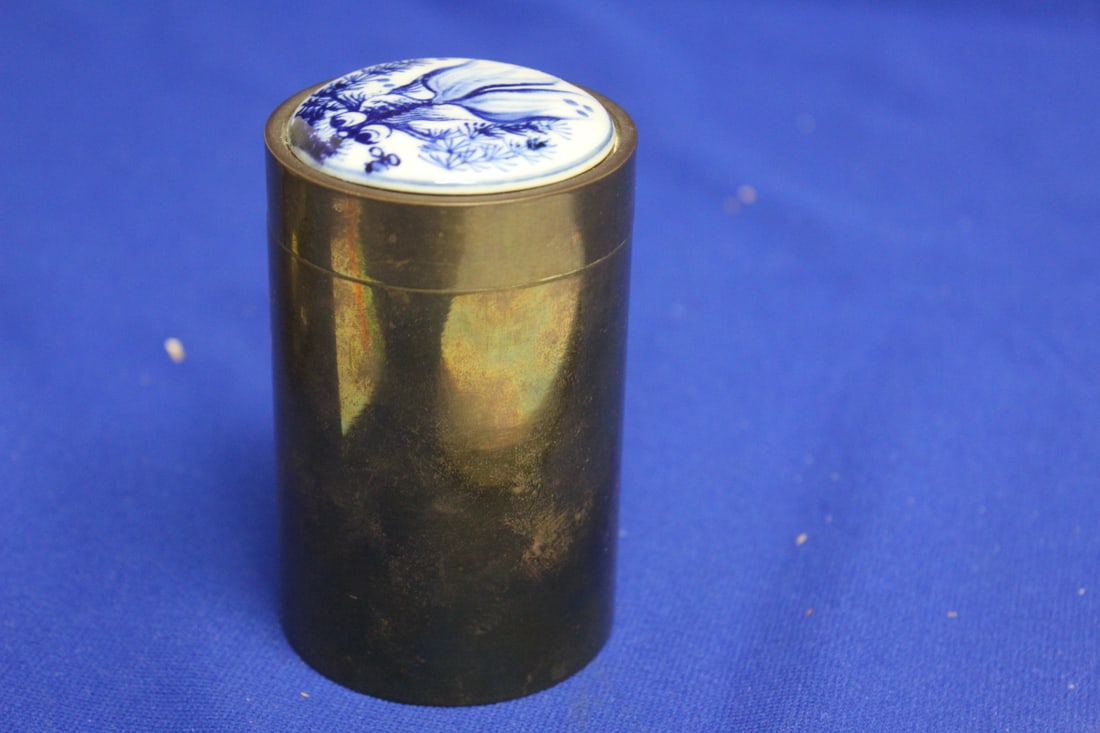 An Oriental Porcelain Top Cylinder Jar: 3 3/4" tall