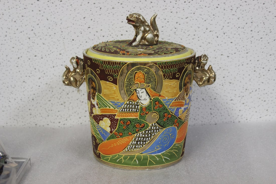 A Vintage Satsuma Jar with Lid - 3