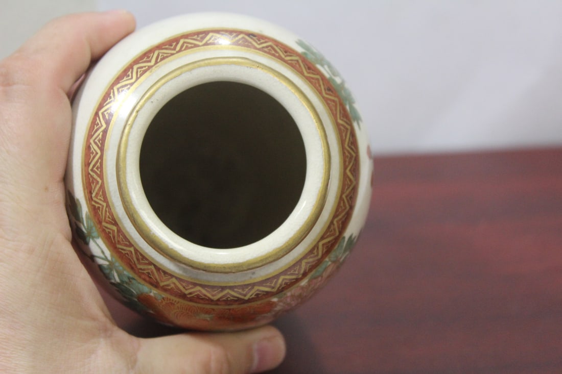 A Vintage Japanese Satsuma Vase - 7