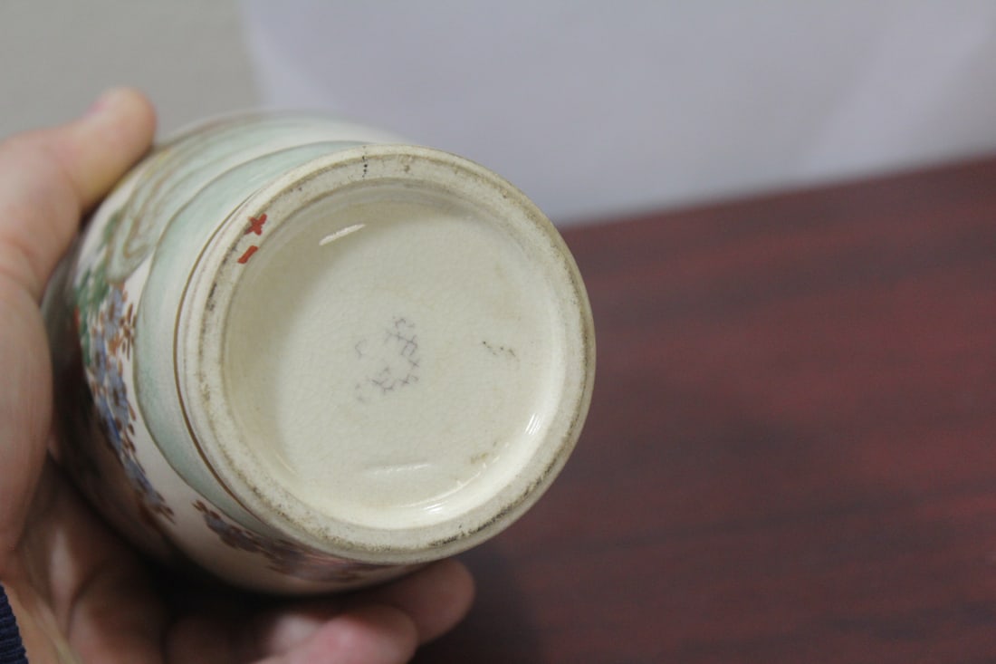 A Vintage Japanese Satsuma Vase - 8