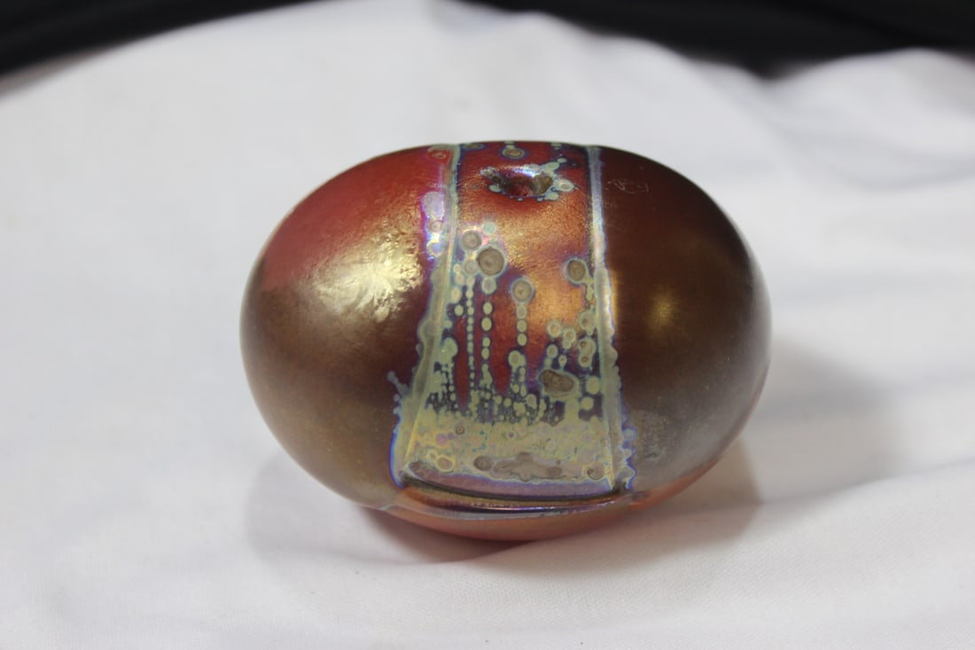 A Rare and Unusual Coleman Art Glass Egg - 2