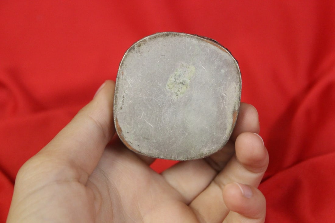 A Vintage Chinese Ceramic Top Trinket Box - 2