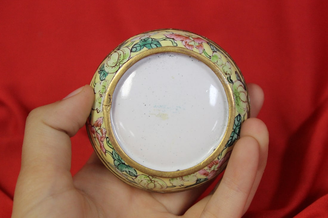 A Chinese Enamel Trinket Box - 2