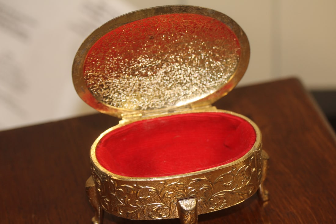 Vintage Footed Metal Trinket Box - 4
