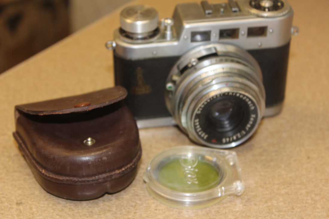 German Diax Ia Camera: with little accessories - not tested to see if camera works or not