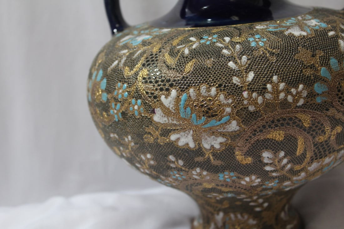 A Royal Doulton Vase - 2