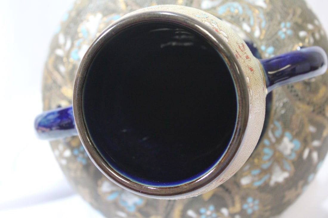 A Royal Doulton Vase - 4