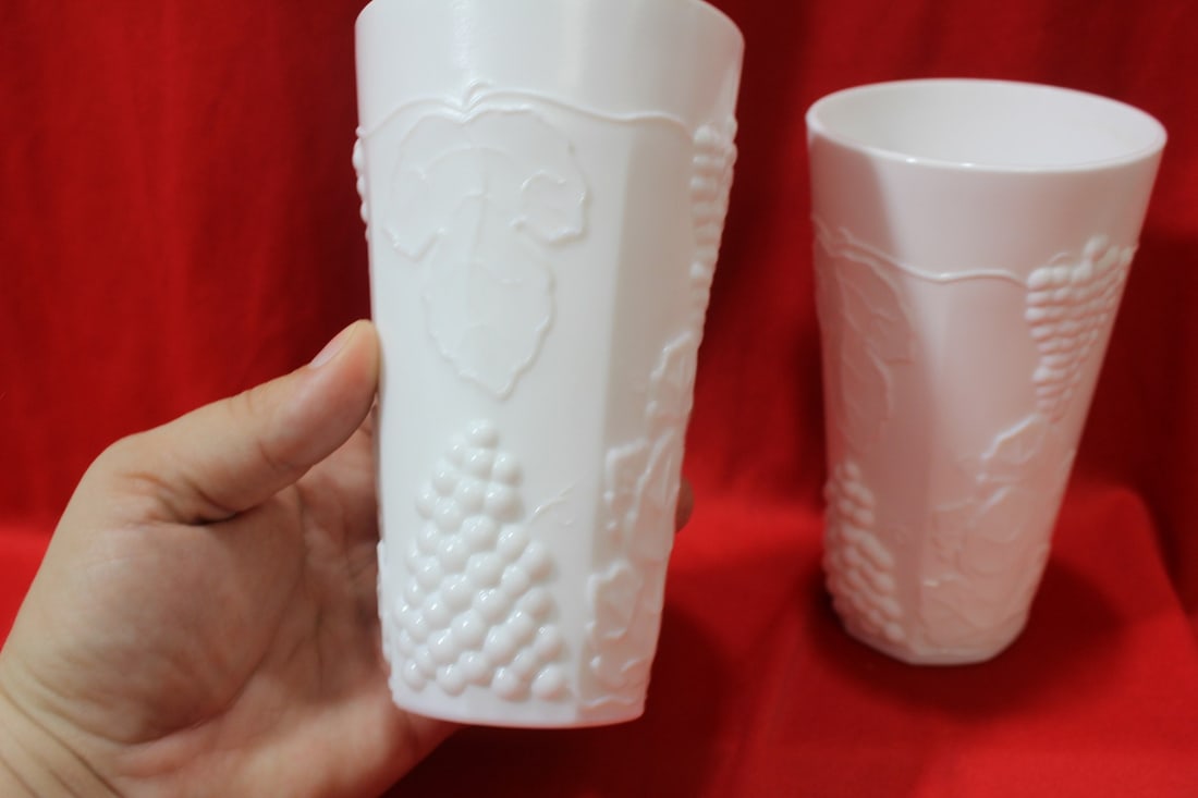 A Pair of Milk Glass Cups - 3