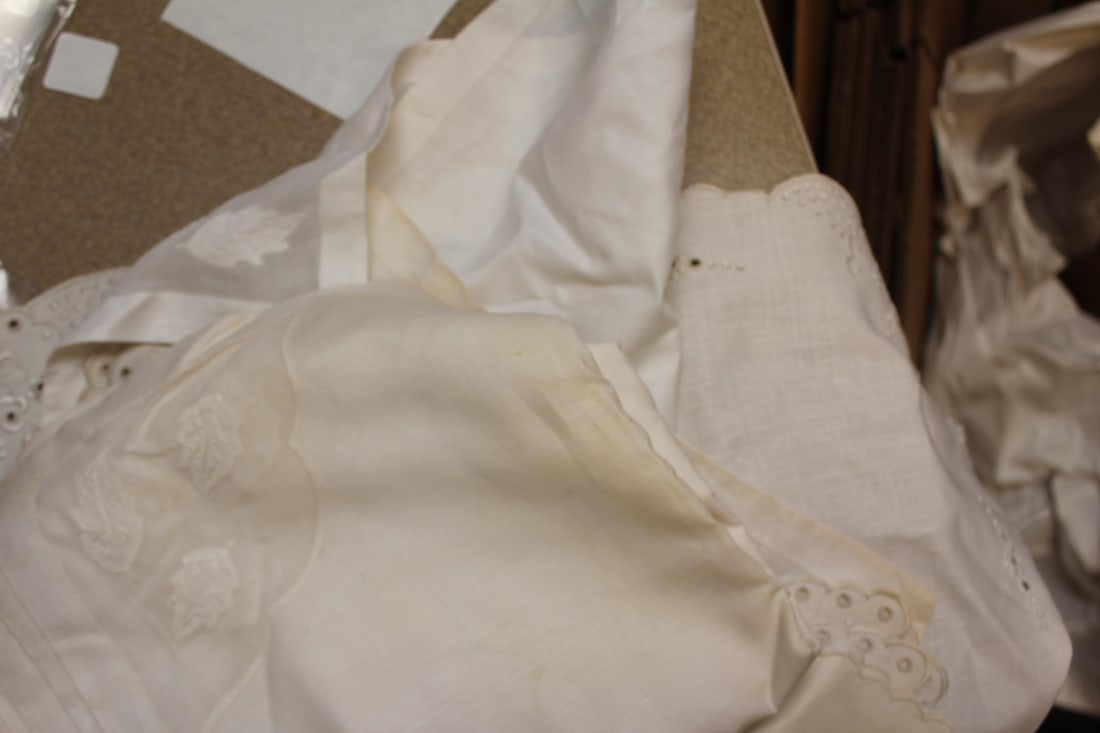 Lot of Linens etc: as shown