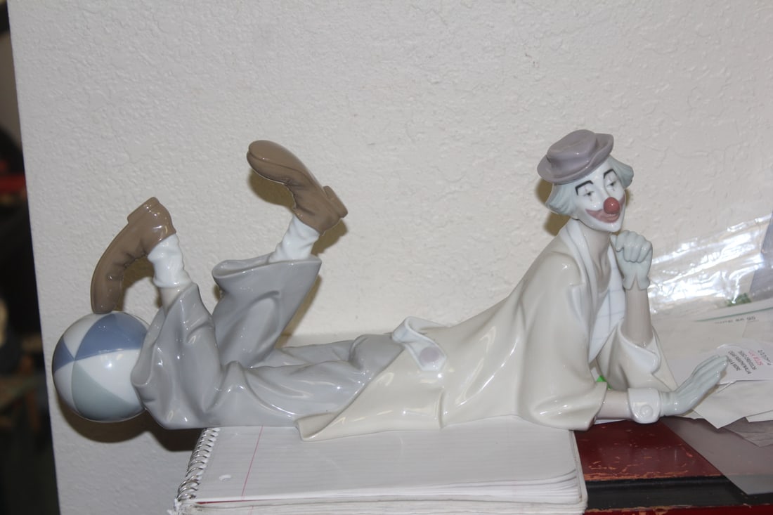 Lladro Clown: approximately 14 1/2" across