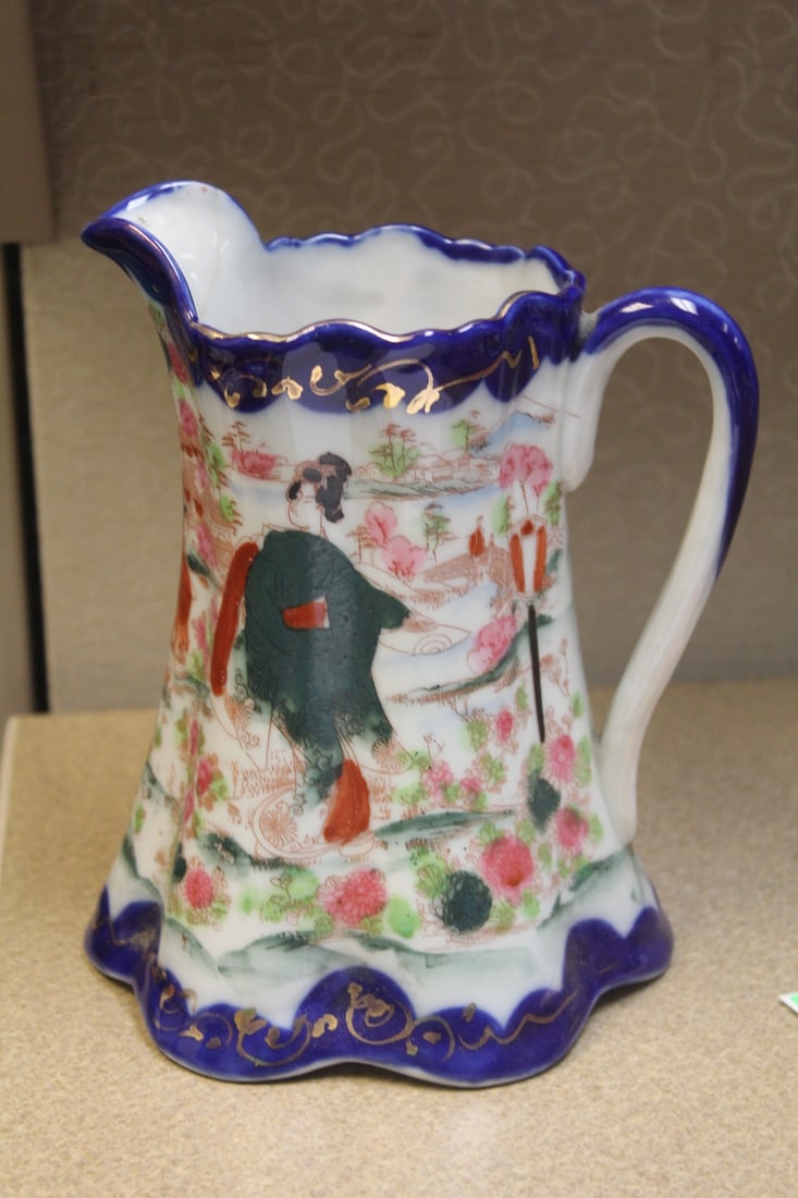 Vintage Kutani Pitcher: Japanese Geisha girl - please note: one thight hairline - 7 1/2" tall
