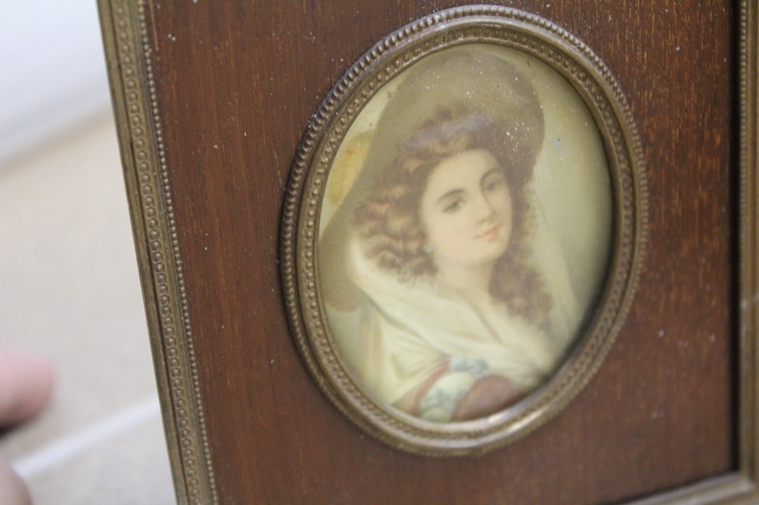 Antique Victorian Tri-fold Picture Frame - 2