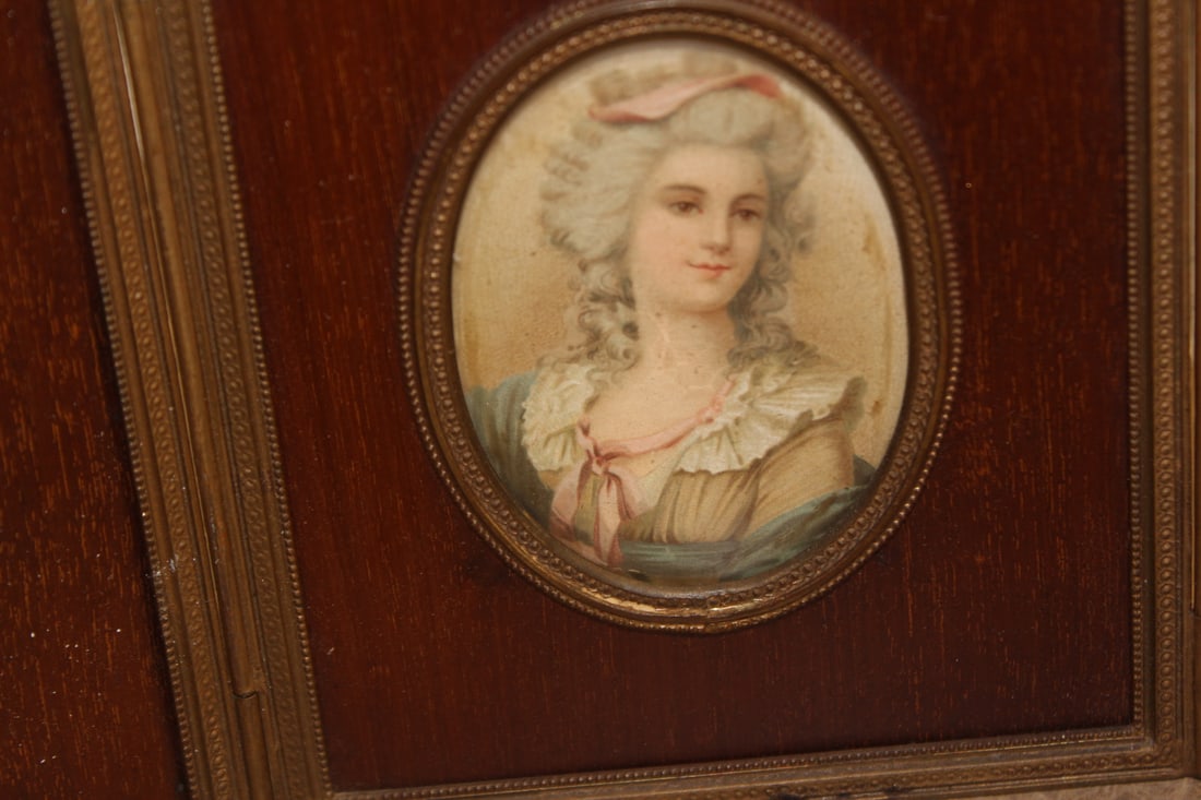 Antique Victorian Tri-fold Picture Frame - 3