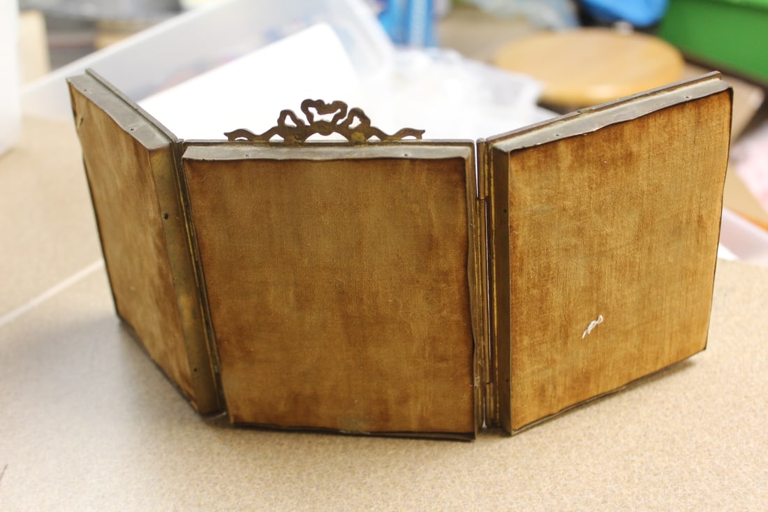 Antique Victorian Tri-fold Picture Frame - 5