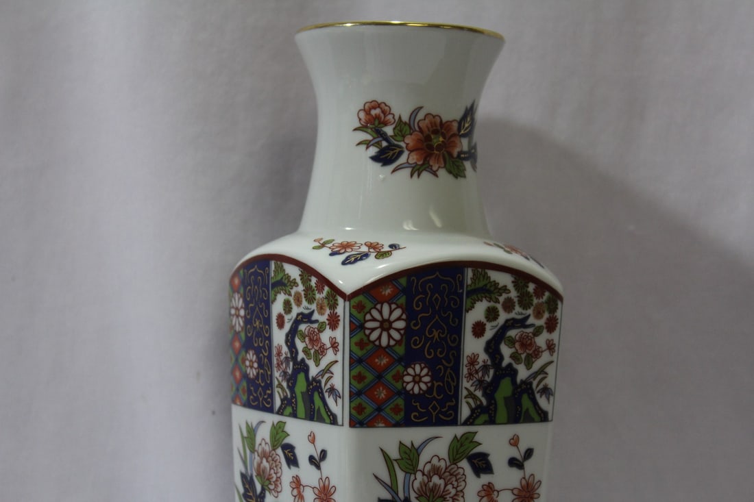 An Oriental Ceramic Vase - 4