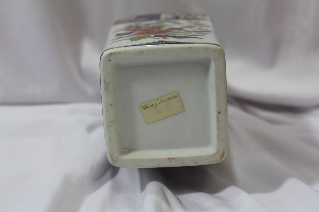 An Oriental Ceramic Vase - 6