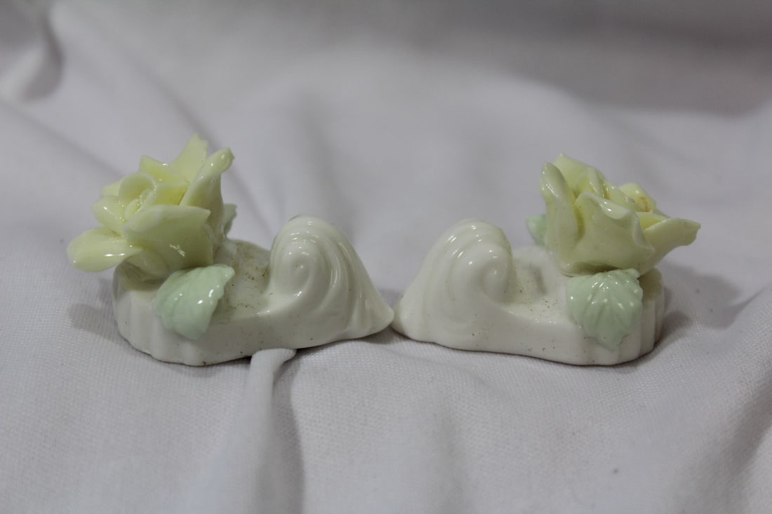 Lot of 2 Vintage Porcelain Flowers - 2