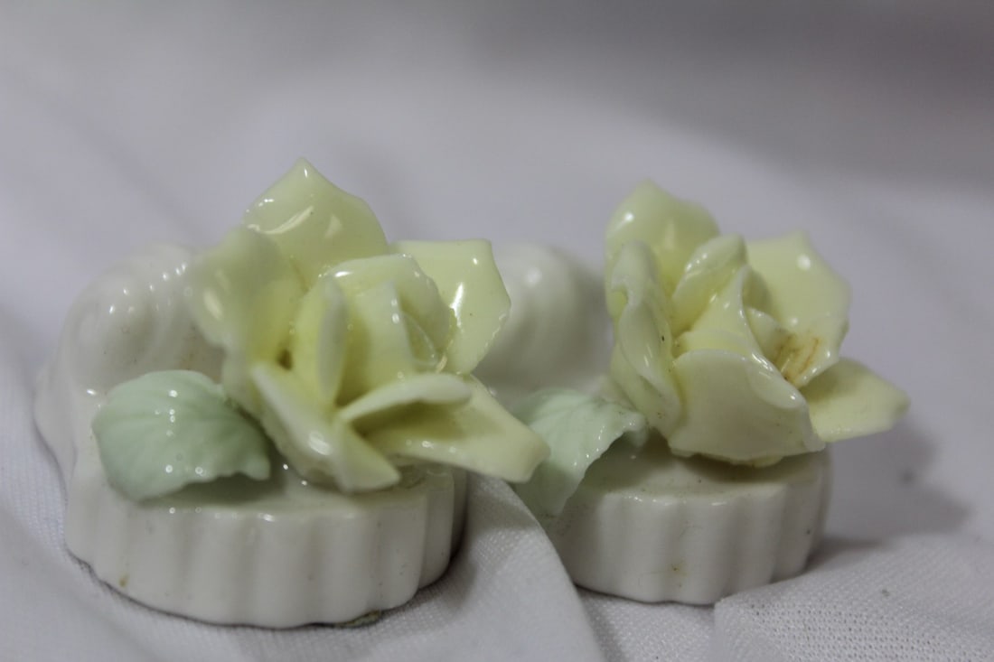 Lot of 2 Vintage Porcelain Flowers - 5