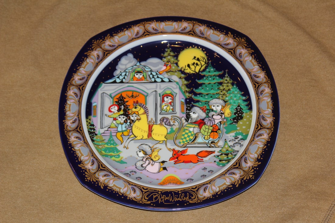 Rosenthal Bjorn Wiinblad 1984 Chirstmas Plate: studio line - 11 inches in diameter