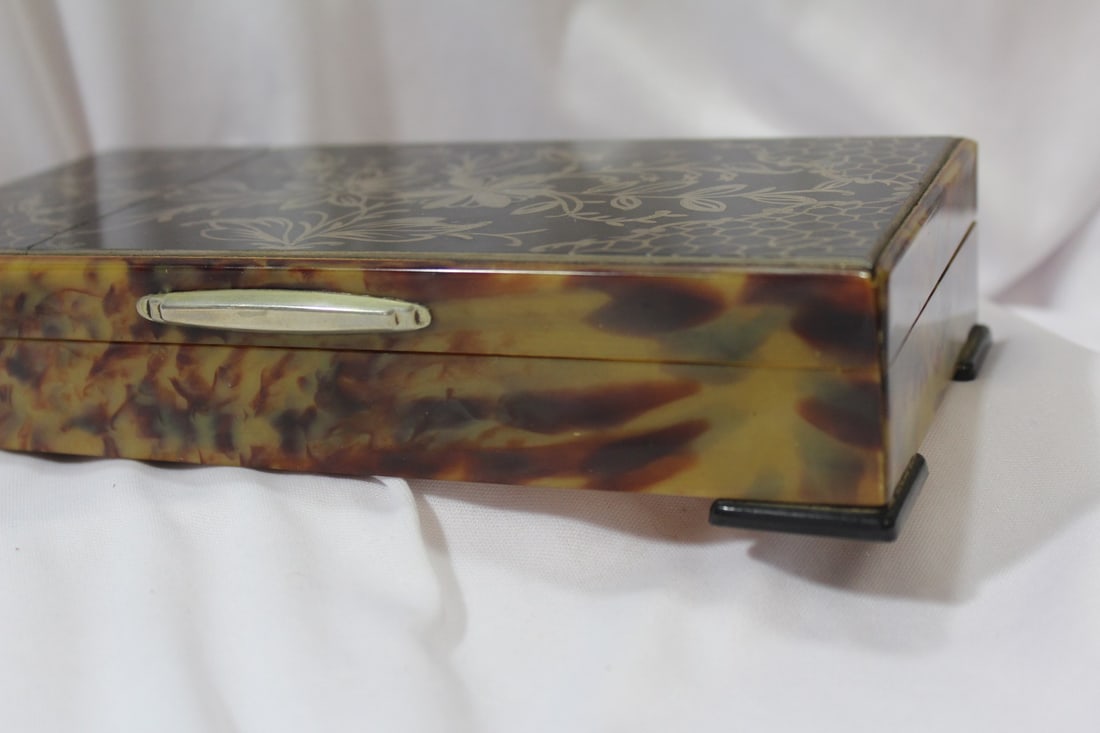 A Faux T o r t oi s e Shell Silver Overlay Box - 4